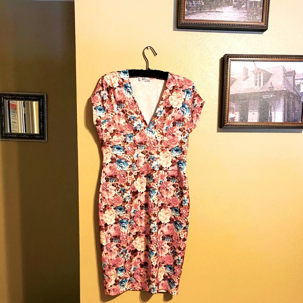 Pretty floral dress.  Very flattering cut.